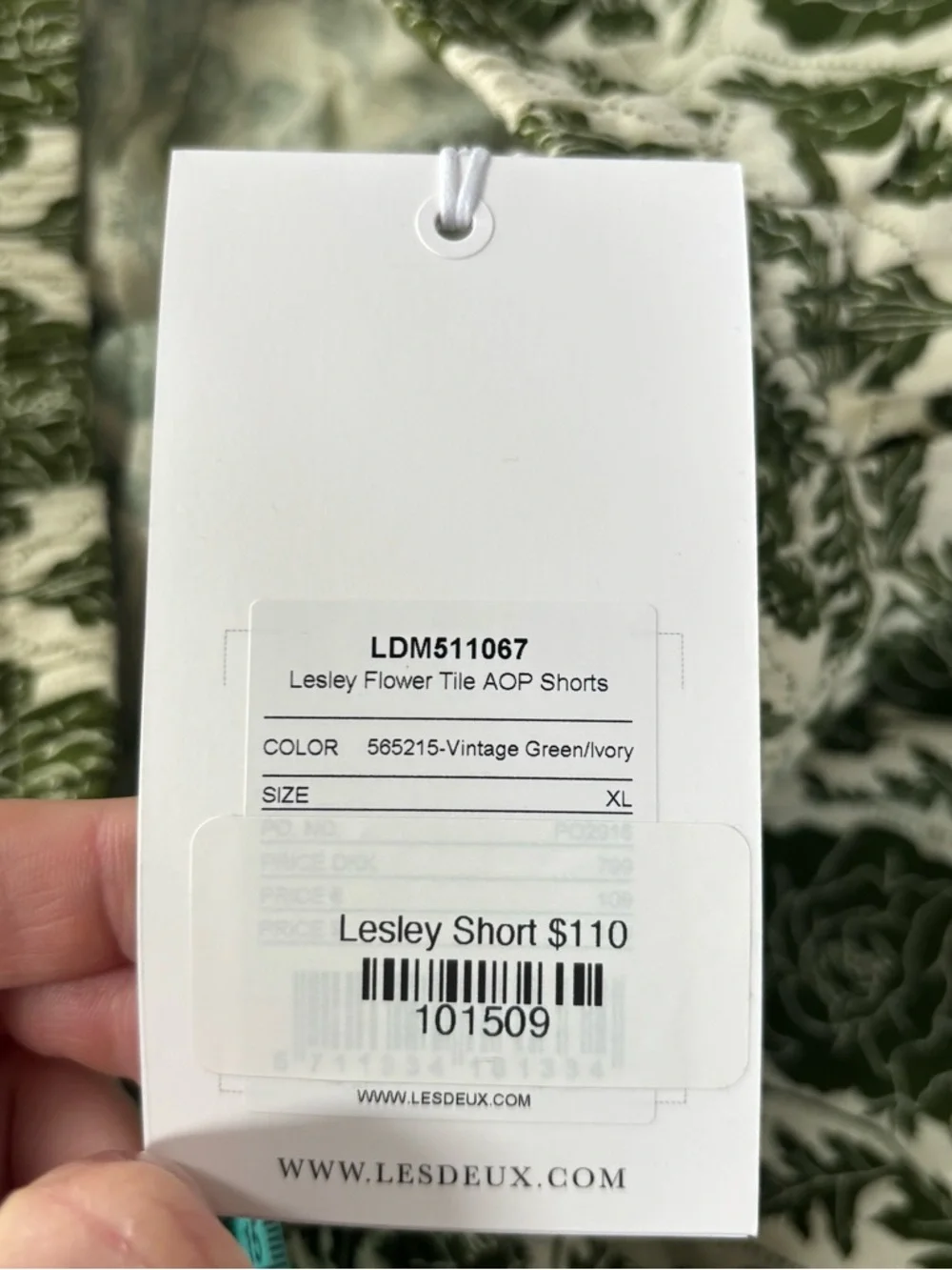 Les Deux 7” Lesley Flower Tile AOP Shorts Men’s Size XL New